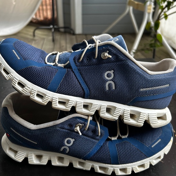On Cloud Running Shoes – Blue/White – Great Condition Size W10 - Picture 2 of 5